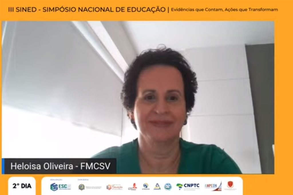 A diretora Heloísa Oliveira